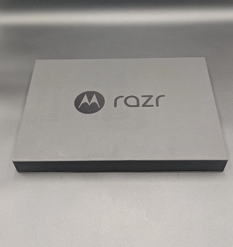 Motorola Razr+ Plus 5G (2024) 256GB XT2451-1. (T-Mobile Locked) W/ Moto Buds+